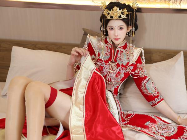李霜 梨霜儿  梨霜儿 - 绝美古风秀禾服私房写真，极致东方古典魅力与性感魅惑的碰撞 [113P]第51张图片