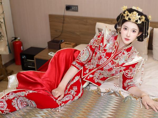 李霜 梨霜儿  梨霜儿 - 绝美古风秀禾服私房写真，极致东方古典魅力与性感魅惑的碰撞 [113P]第68张图片