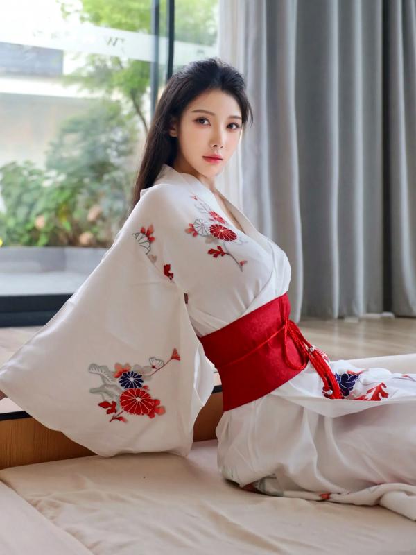 李霜 梨霜儿  梨霜儿 - 潘金莲主题私房大尺度写真，日系和服变身与纯欲白丝诱惑，肤白如雪，尽显极致性感魅力第5张图片
