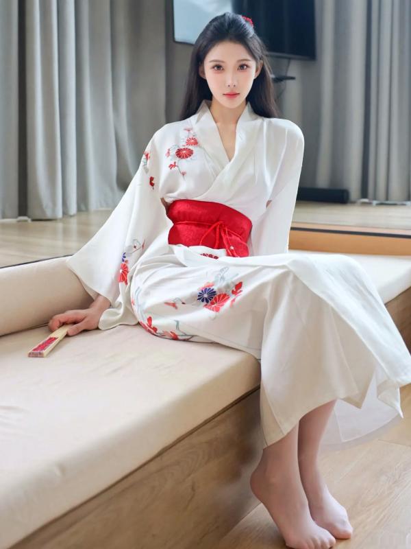 李霜 梨霜儿  梨霜儿 - 潘金莲主题私房大尺度写真，日系和服变身与纯欲白丝诱惑，肤白如雪，尽显极致性感魅力第6张图片