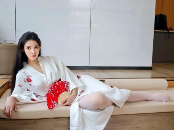 李霜 梨霜儿  梨霜儿 - 潘金莲主题私房大尺度写真，日系和服变身与纯欲白丝诱惑，肤白如雪，尽显极致性感魅力第8张图片