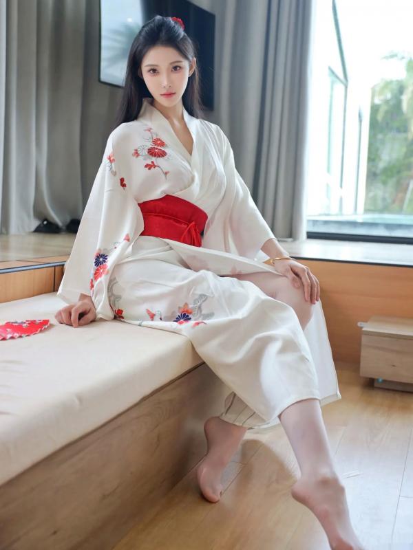 李霜 梨霜儿  梨霜儿 - 潘金莲主题私房大尺度写真，日系和服变身与纯欲白丝诱惑，肤白如雪，尽显极致性感魅力第13张图片