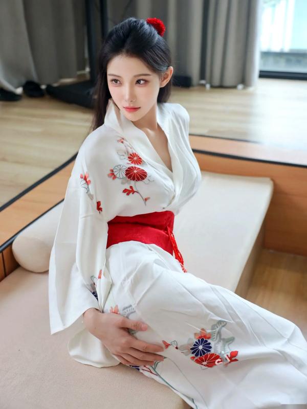 李霜 梨霜儿  梨霜儿 - 潘金莲主题私房大尺度写真，日系和服变身与纯欲白丝诱惑，肤白如雪，尽显极致性感魅力第14张图片