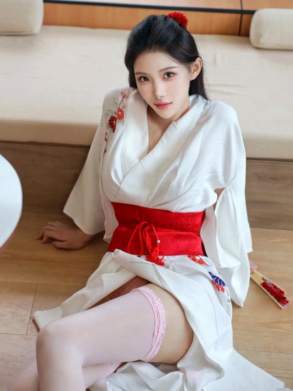 李霜 梨霜儿  梨霜儿 - 潘金莲主题私房大尺度写真，日系和服变身与纯欲白丝诱惑，肤白如雪，尽显极致性感魅力第17张图片