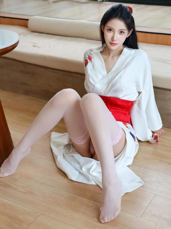 李霜 梨霜儿  梨霜儿 - 潘金莲主题私房大尺度写真，日系和服变身与纯欲白丝诱惑，肤白如雪，尽显极致性感魅力第19张图片