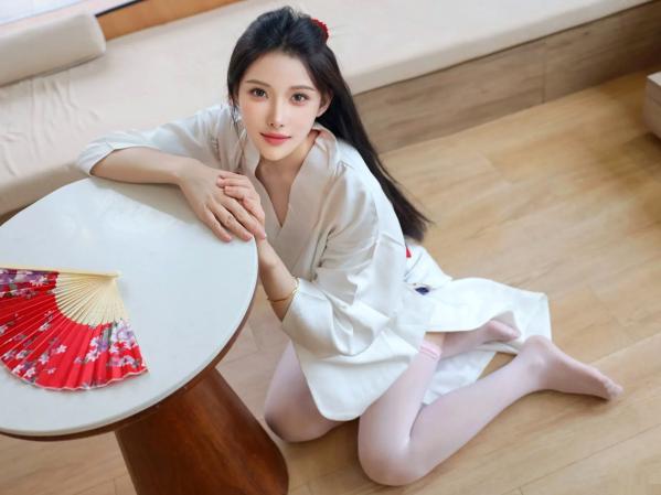 李霜 梨霜儿  梨霜儿 - 潘金莲主题私房大尺度写真，日系和服变身与纯欲白丝诱惑，肤白如雪，尽显极致性感魅力第20张图片