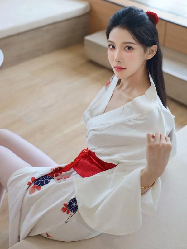 李霜 梨霜儿  梨霜儿 - 潘金莲主题私房大尺度写真，日系和服变身与纯欲白丝诱惑，肤白如雪，尽显极致性感魅力第24张图片