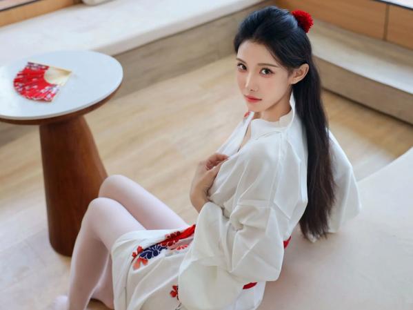 李霜 梨霜儿  梨霜儿 - 潘金莲主题私房大尺度写真，日系和服变身与纯欲白丝诱惑，肤白如雪，尽显极致性感魅力第28张图片