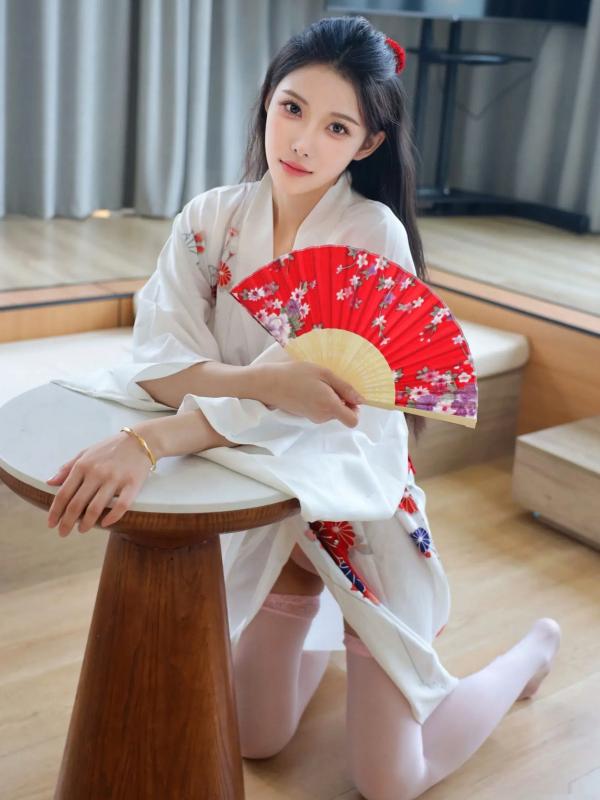 李霜 梨霜儿  梨霜儿 - 潘金莲主题私房大尺度写真，日系和服变身与纯欲白丝诱惑，肤白如雪，尽显极致性感魅力第29张图片