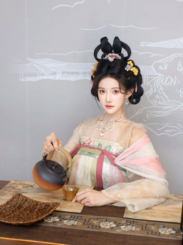 李霜 梨霜儿  梨霜儿 - 梦回大唐演绎古典佳人，复古汉服尽显东方美，绝美唐风摄影大赏第1张图片