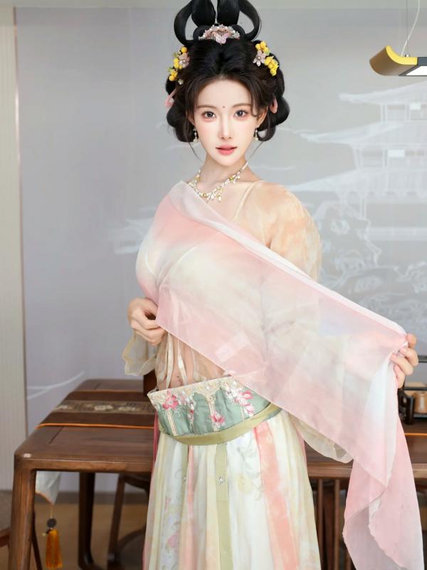 李霜 梨霜儿  梨霜儿 - 梦回大唐演绎古典佳人，复古汉服尽显东方美，绝美唐风摄影大赏第4张图片