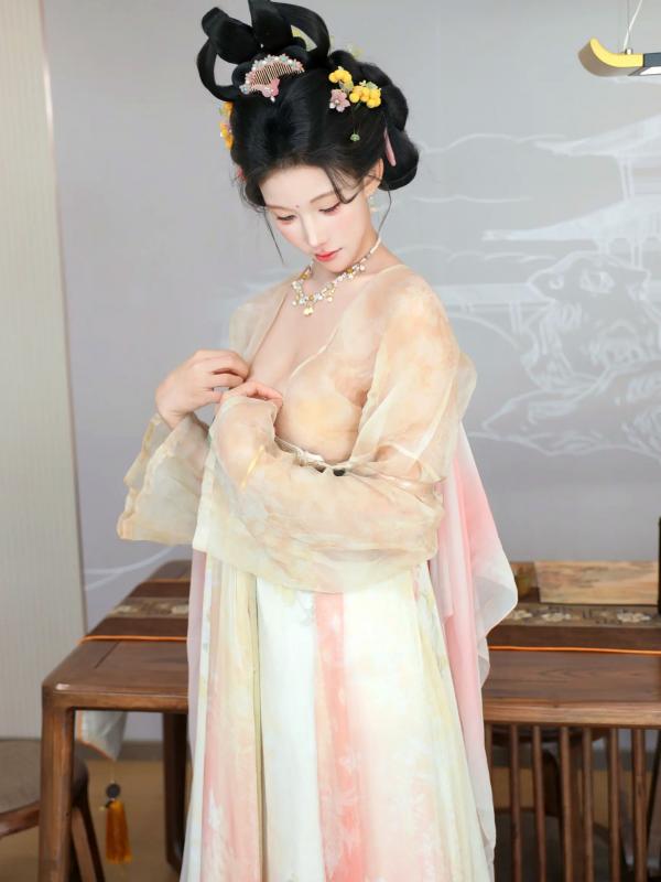 李霜 梨霜儿  梨霜儿 - 梦回大唐演绎古典佳人，复古汉服尽显东方美，绝美唐风摄影大赏第20张图片