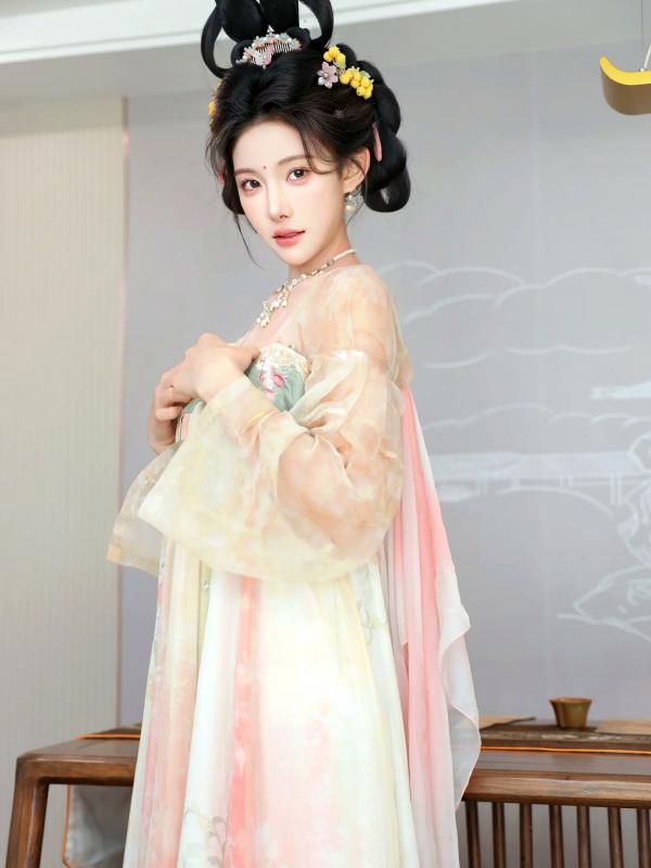 李霜 梨霜儿  梨霜儿 - 梦回大唐演绎古典佳人，复古汉服尽显东方美，绝美唐风摄影大赏第22张图片