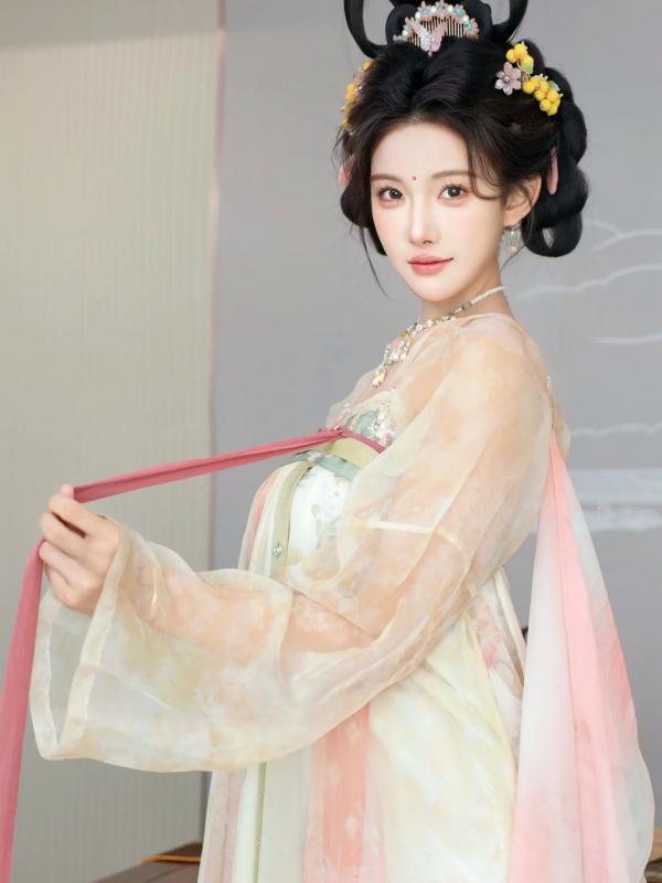 李霜 梨霜儿  梨霜儿 - 梦回大唐演绎古典佳人，复古汉服尽显东方美，绝美唐风摄影大赏第27张图片
