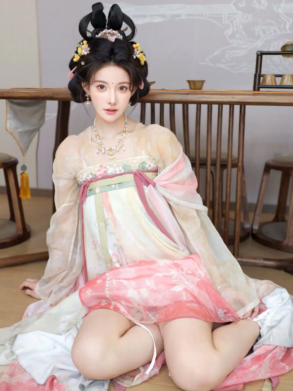 李霜 梨霜儿  梨霜儿 - 梦回大唐演绎古典佳人，复古汉服尽显东方美，绝美唐风摄影大赏第35张图片
