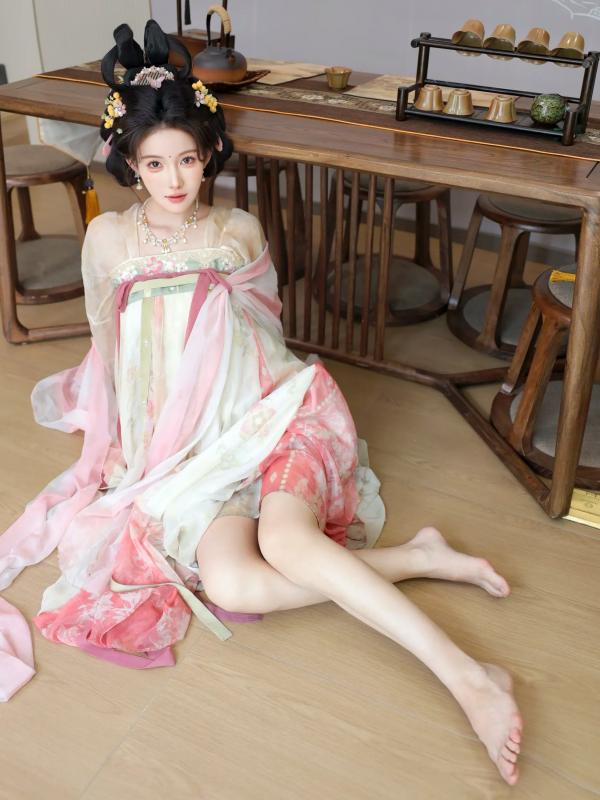 李霜 梨霜儿  梨霜儿 - 梦回大唐演绎古典佳人，复古汉服尽显东方美，绝美唐风摄影大赏第45张图片