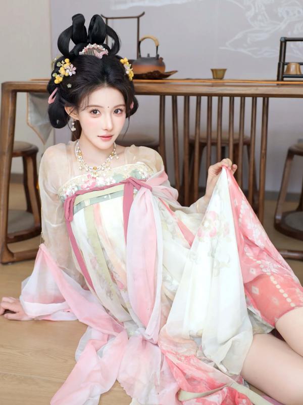 李霜 梨霜儿  梨霜儿 - 梦回大唐演绎古典佳人，复古汉服尽显东方美，绝美唐风摄影大赏第46张图片