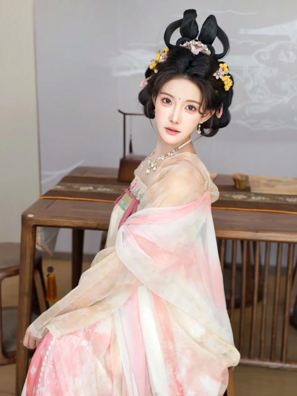 李霜 梨霜儿  梨霜儿 - 梦回大唐演绎古典佳人，复古汉服尽显东方美，绝美唐风摄影大赏第56张图片