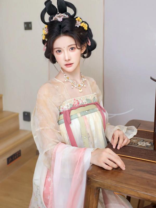 李霜 梨霜儿  梨霜儿 - 梦回大唐演绎古典佳人，复古汉服尽显东方美，绝美唐风摄影大赏第68张图片
